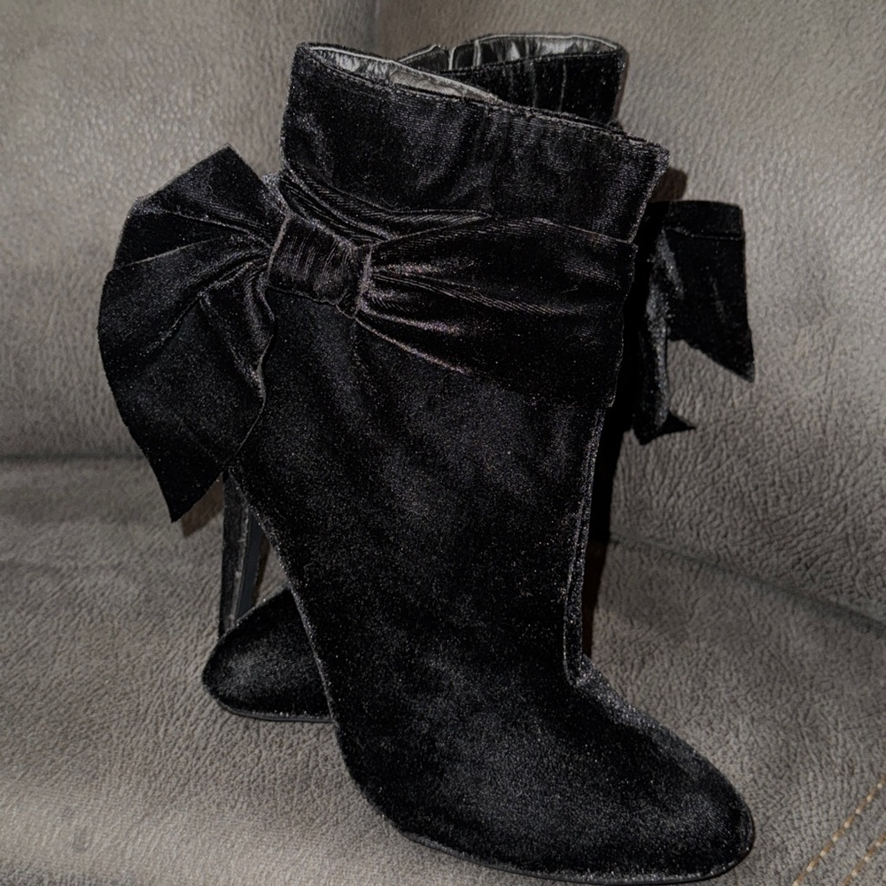 Shoe Dazzle Velvet Black Booties